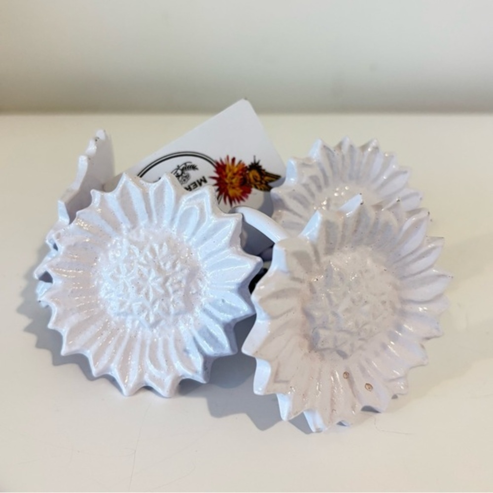 Napkin Rings White metal sunflower shaped SET OF FOUR brand new with tag